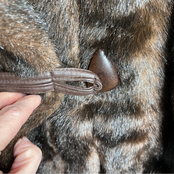 Bill Blass Absolutely Stunning Dark Brown Teddy Jacket. Size Large. - Picture 12 of 15